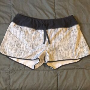 Women’s MPG White Gray Athletic Running Shorts with Black Waistband Sz M